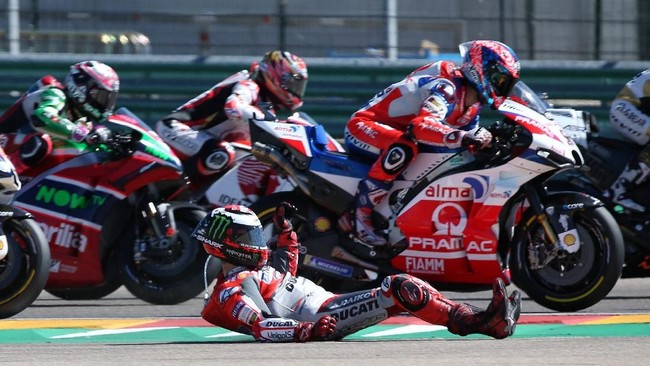 Pebalap Repsol Honda Marc Marquez meraih kemenangan di MotoGP Aragon 2018, Minggu (23/9), setelah mengalahkan Andrea Dovizioso dan Andrea Iannone.