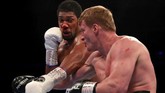FOTO : Anthony Joshua Menang TKO Atas Alexander Povetkin Juara dunia tinju kelas berat Anthony Joshua berhasil mempertahankan gelar setelah menang TKO atas Alexander Povetkin di Stadion Wembley, Minggu (23/9).