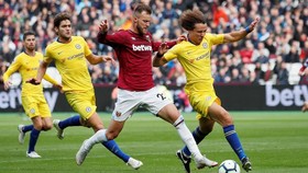 Sarri Tak Ingin Chelsea Kehilangan David Luiz dan Fabregas