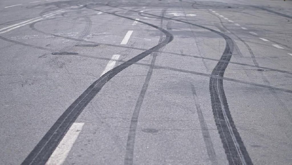 Polisi Usut Viral Mobil <i>Ngedrift</i> di Jalanan Pondok Indah Jaksel