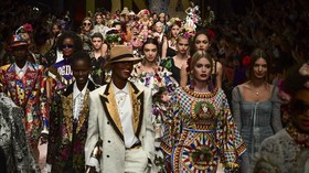 Fashion Show Dolce & Gabbana Diterjang Hujan Es