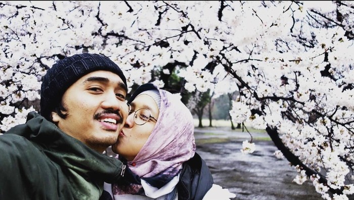 istri Duta Sheila on 7 yang berhijab