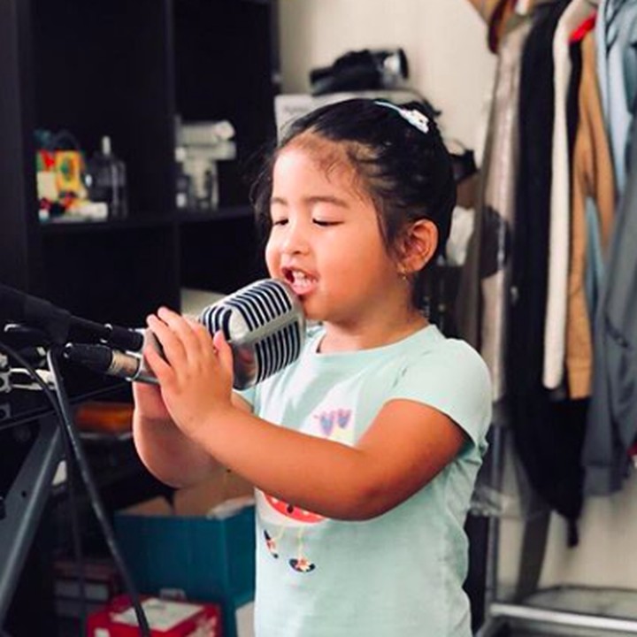 <p>Kayaknya Enoy bakal melanjutkan langkah Papa Bams nih jadi penyanyi, he-he-he. (Foto: Instagram/ @bams_1606)</p>