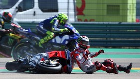 FOTO: Detik-detik Insiden Lorenzo vs Marquez di MotoGP Aragon