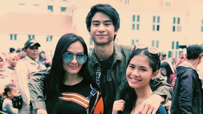 Iis Dahlia Tegaskan Devano Danendra Bukan Pacar Brisia Jodie Iis Dahlia Tegaskan Devano Danendra Bukan Pacar Brisia Jodie