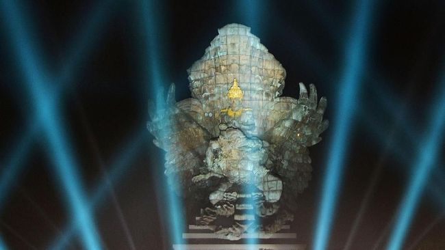 Patung Garuda Wisnu Kencana (GWK) setinggi 121 meter itu akhirnya diresmikan langsung oleh Presiden Jokowi dan akan menjadi landmark baru Bali.
