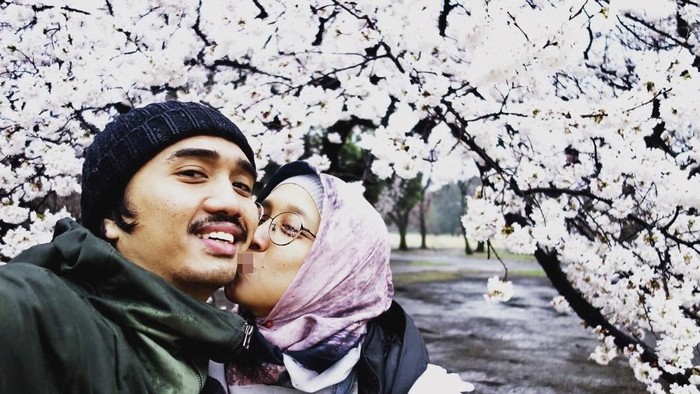 Gaya Istri Duta Sheila on 7 yang Berhijab