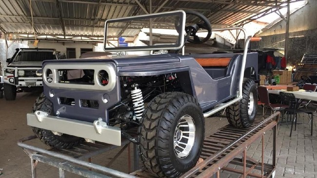 Ada dua opsi kapasitas mesin yang ditawarkan untuk miniatur Land Rover Defender, Jeep Willys, dan Toyota FJ40, yaitu 125 cc dan 150 cc.
