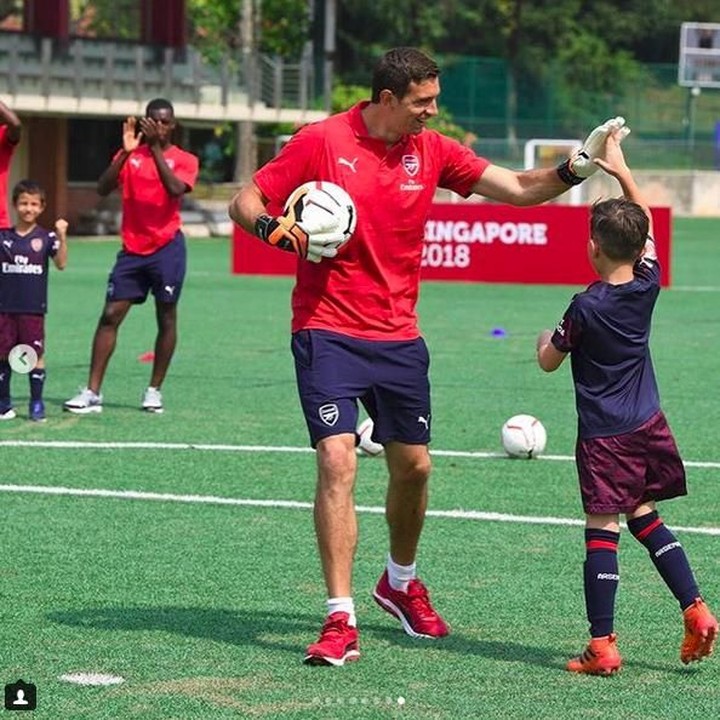 <p>Setelah sukses mencetak gol, kita tos dulu ya! (Foto: Instagram @arsenal)</p>
