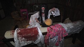 Mengunjungi Rumah Hantu Bikin Hidup Bahagia
