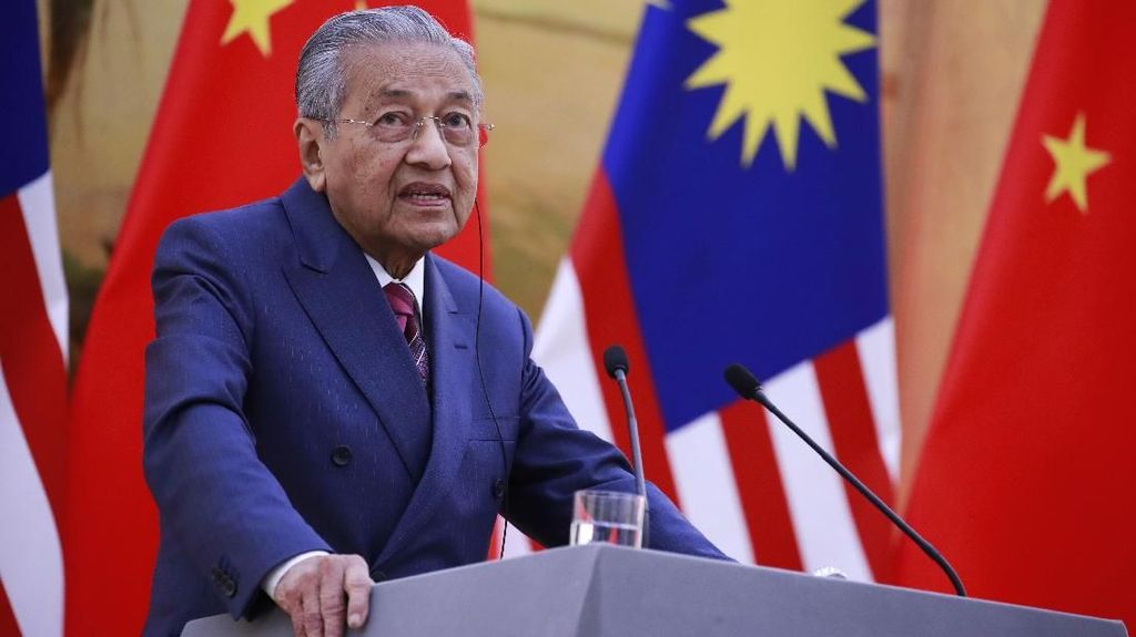 Mahathir Mohamad Masuk RS usai Terjatuh di Rumah