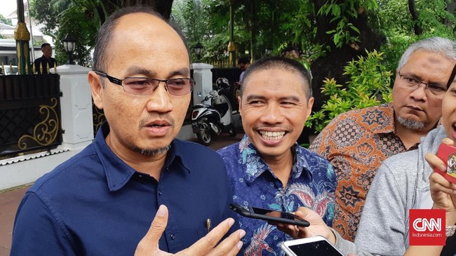 PKS membuka peluang untuk mengkaji setidaknya satu dari empat nama baru calon wagub pendamping Anies Baswedan yang dicalonkan Gerindra.