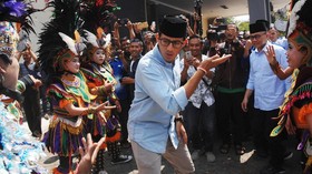 Sandi Tantang Jokowi Blusukan Cari Variasi Ukuran Tempe