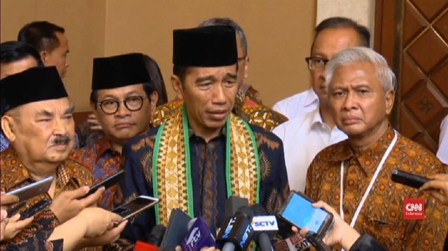 Presiden Joko Widodo menargetkan pemulihan Palu, Sulawesi Tengah, pascagempa dan tsunami lewat perbaikan jaringan listrik, telekomunikasi, dan bandara.