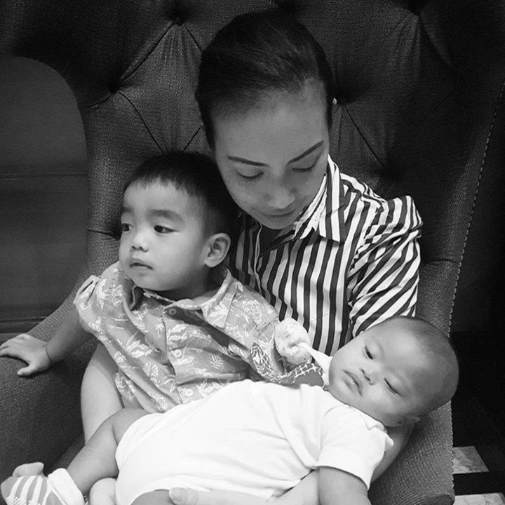 <p>Adem banget ya, Bun, hati ini melihat kebersamaan Sara dan buah hatinya. (Foto: Instagram/ @rahayusaraswati)</p>