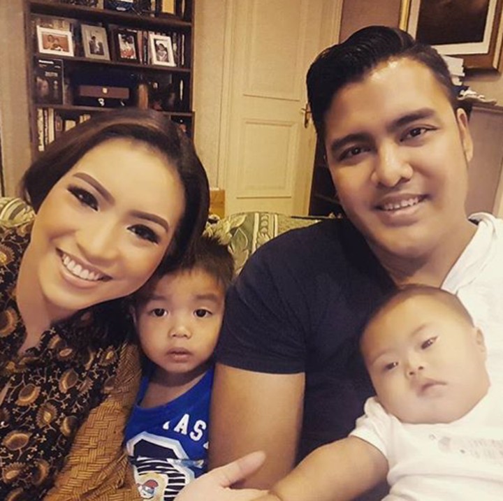 <p>Sara memang sering ngajak dua jagoan kecilnya wefie, Bun. (Foto: Instagram/ @rahayusaraswati)  </p>