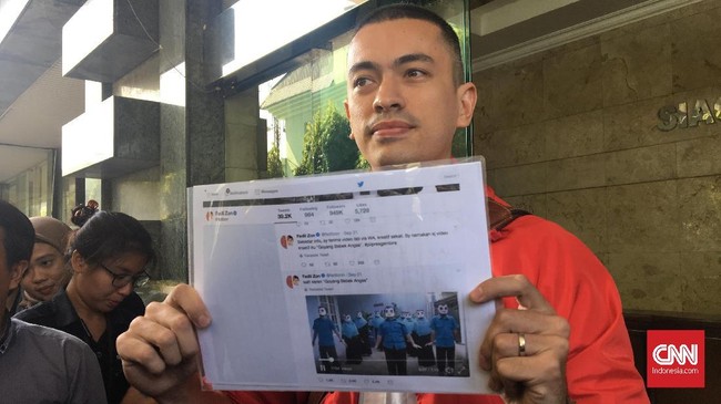 Rian diperiksa atas laporannya mengenai video Potong Bebek Angsa PKI yang disebarkan oleh Wakil Ketua DPR Fadli Zon (FZ).