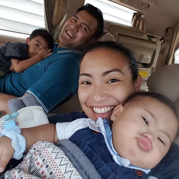 <p>Di mobil pun nggak lupa wefie ya. Hi-hi-hi. (Foto: Instagram/ @rahayusaraswati)  </p>