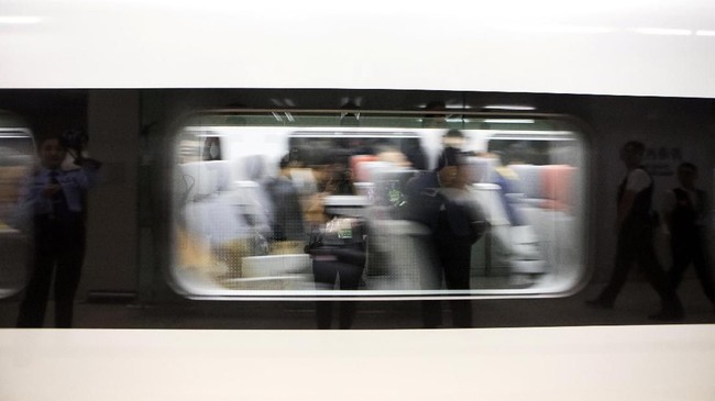 FOTO: Kereta Turbo dari Hong Kong