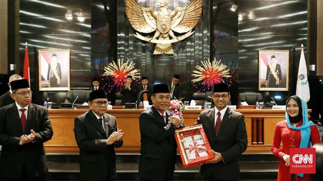 DPRD DKI Jakarta mengesahkan APBD-P 2018 dalam rapat paripurna, setelah melewati proses pembahasan yang cukup alot.