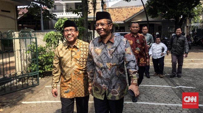 Sebagai murid Gus Dur dan Sinta Nuriyah Wahid, Mahfud MD mengaku ingin menyambut tamu NU yang akan datang ke rumah mendiang mantan Presiden RI tersebut.