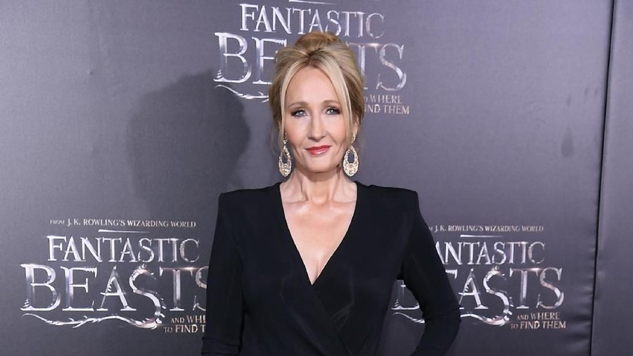 Alami Gejala COVID-19, JK Rowling Bagikan Teknik Pernapasan JK Rowling membagikan tips dalam melakukan teknik pernapasan. JK Rowling sempat mengalami gejala COVID0-19.