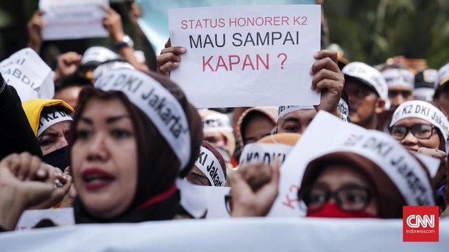 Kemenpan RB memberi waktu 5 tahun terhitung sejak 2018 sebagai masa transisi tenaga honorer untuk menjadi PNS melalui seleksi CPNS sesuai kebutuhan instansi.