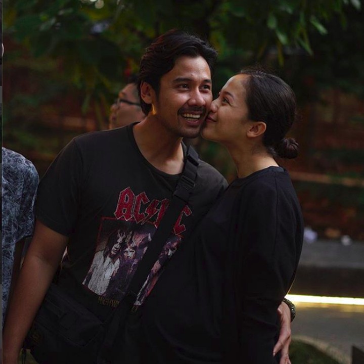 Tepat tanggal 24 September lahir putri pertama Chicco dan Putri, Surinala Carolina Jarumilind. (Foto: Instagram/chicco.jerikho)