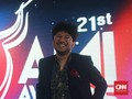 Visual Absurd Penuh Makna dari Kunto Aji di 'Topik Semalam'