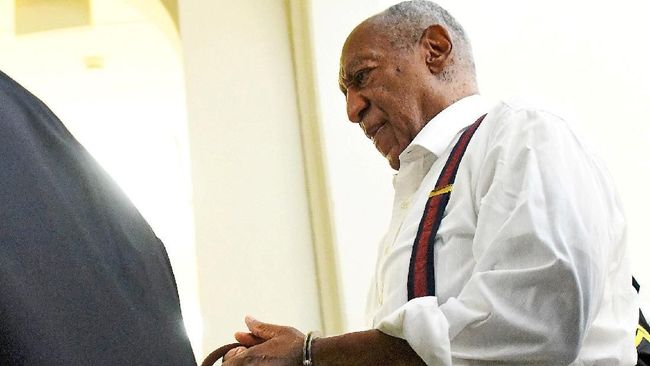 Komedian Bill Cosby dijatuhi hukuman setidaknya tiga tahun penjara dan langsung dibawa ke dalam tahanan oleh Pengadilan di Norristown, Pennsylvania.