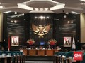 PSI Resmi Pakai Pin Kuningan dari DPRD DKI