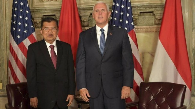 Wapres Jusuf Kalla membahas peningkatan kerja sama ekonomi antara Indonesia dan AS ketika bertemu dengan Wapres Mike Pence di sela sidang Majelis Umum PBB.