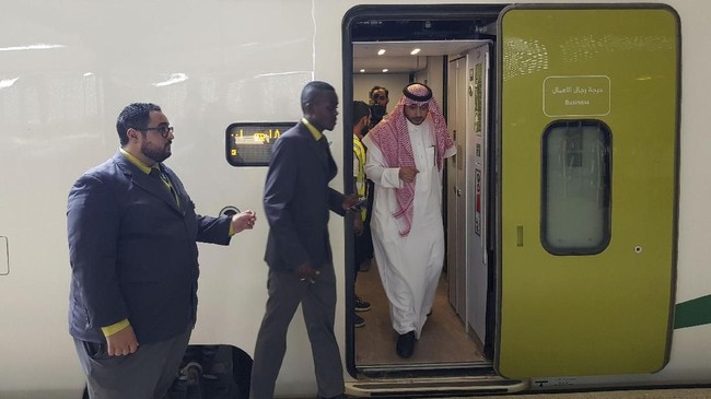 FOTO: Kereta Cepat Haramain Hubungkan Mekah-Madinah