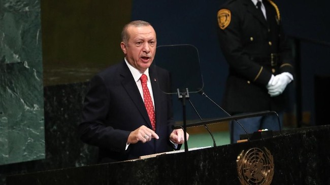Presiden Turki Recep Tayyip Erdogan dengan tajam mengkritik penggunaan sanksi ekonomi "sebagai senjata" dalam pidatonya dalam sidang umum PBB, Selasa (25/9).