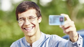Bahaya Jual Selfie NFT Foto KTP Berharap Cuan Macam Ghozali