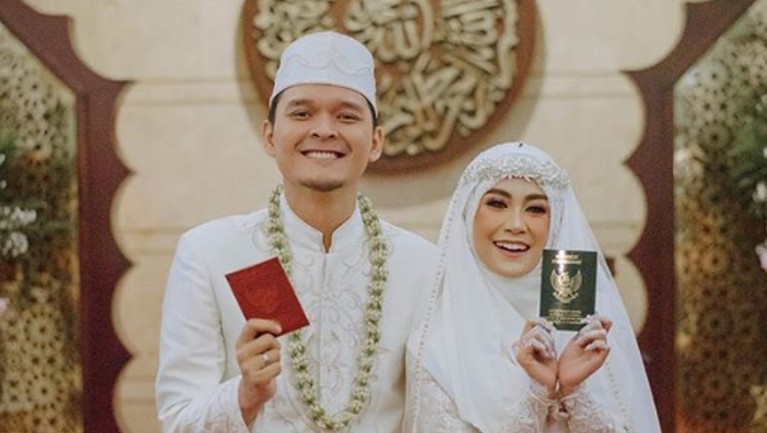 Mengintip lima foto pernikahan Anisa Rahma dan Anandito yang romantis digelar pada Minggu, 16 September 2018.