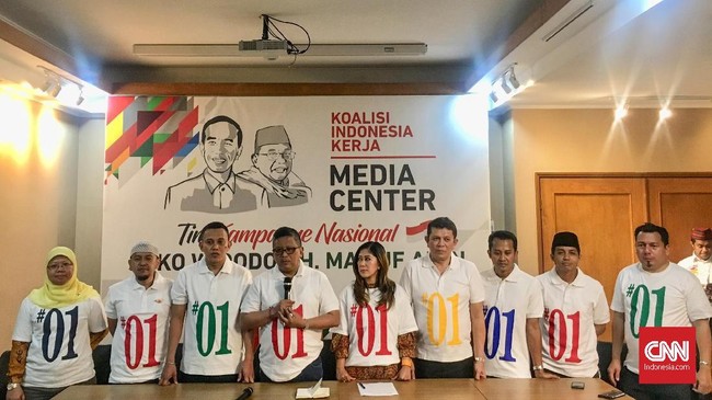 TKN Jokowi-Ma'ruf mempromosikan kaus polo yang digunakan selama kampanye Pilpres 2019. Kaus itu diklaim sebagai simbol keanekaragaman dan keunggulan.