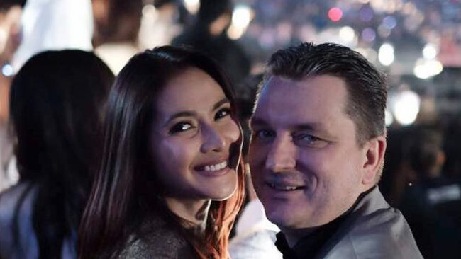 Ultah Pernikahan ke-19, Maudy Koesnaedi Dapat 3 Kado Manis dari Suami