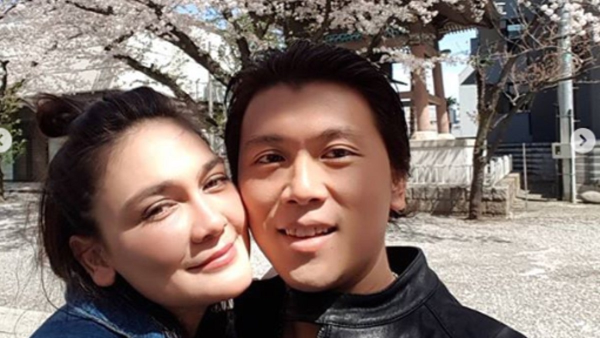 Mengenang lagi lima foto kemesraan Luna Maya dan Reino Barack yang baru saja putus&comma; setelah sekitar lima tahun berpacaran&period;