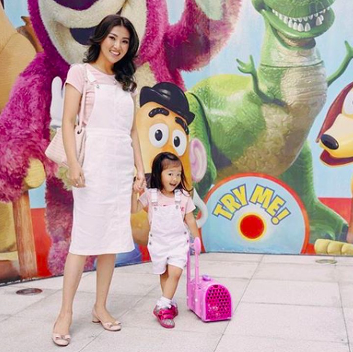 <p>Lihat deh pose Alia, bikin gemas maksimal. (Foto: Instagram/@sarwendah29)  </p>