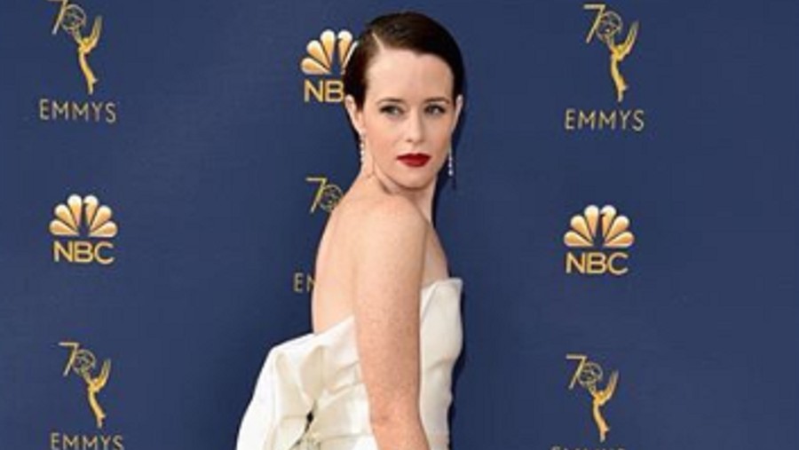 2. Clarie Foy Yuk, intip lagi lima gaun terbaik para selebriti di red carpet ajang Emmy Awards 2018.