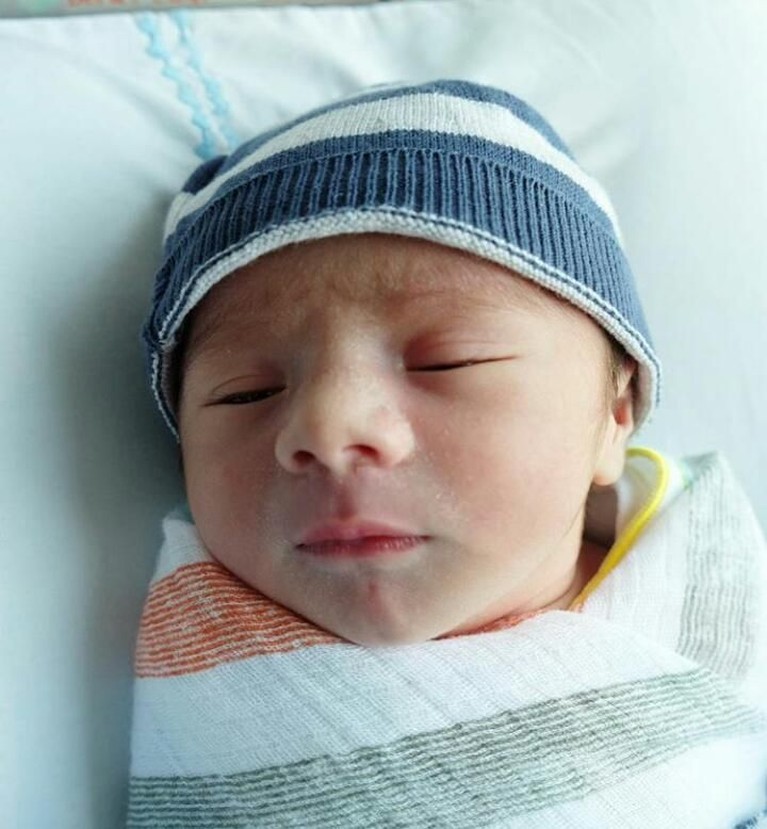 Gemas! 7 Potret Anak Kedua Carissa Puteri, Baby Z Anak kedua Carissa Puteri, Zenecka Acana Naif, sukses bikin gemas banyak orang. Bayi tampan yang biasa disebut baby Z ini mulai menunjukan ekspresi lucunya.