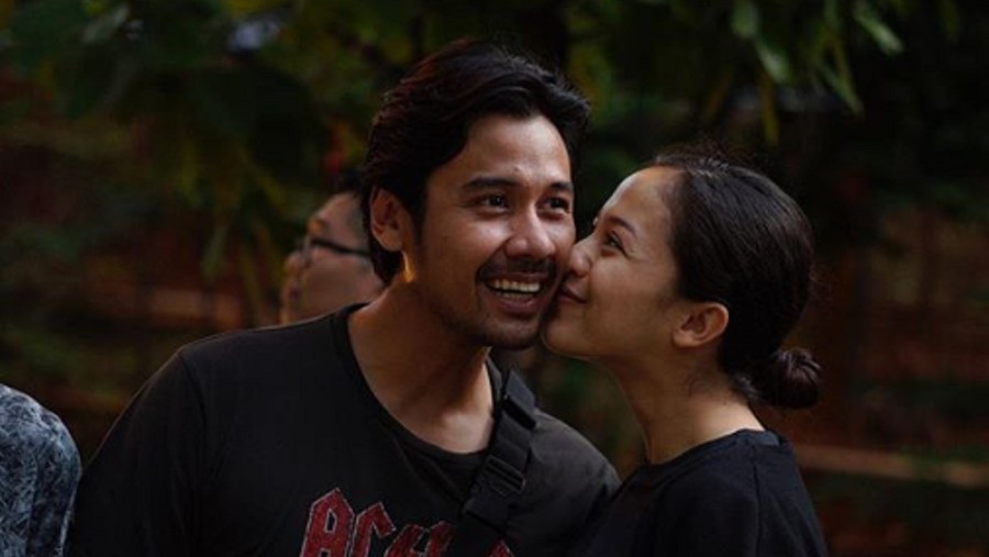 Tangis Chicco Jerikho pecah saat menemani Putri Marino melahirkan anak pertamanya pada Senin (24/9).