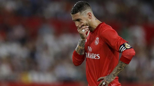 Bek Liverpool Dejan Lovren menilai blunder pemain belakang sekaligus kapten Real Madrid Sergio Ramos banyak tertutupi karena bermain di Los Blancos.