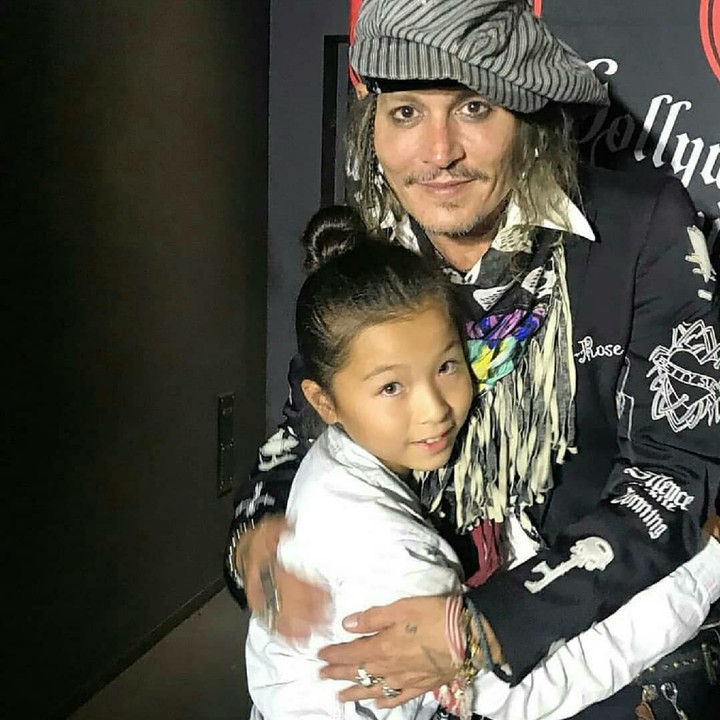 <p>Aktor senior Johnny Depp juga main lho di 'Fantastic Beast 2'. Depp berperan sebagai Grindelwald. Dia juga ramah pada fansnya, termasuk anak-anak. (Foto: Instagram/jd.johnnydepp)  </p>