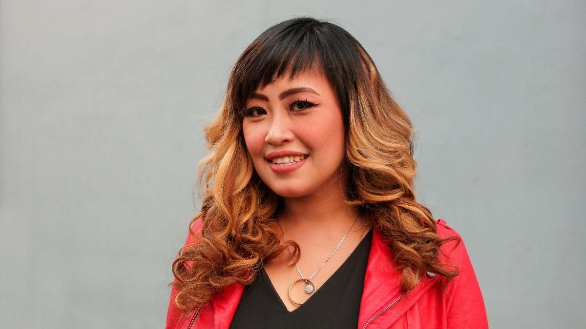 Lama tak terdengar&comma; penyanyi Pinkan Mambo ternyata sudah punya enam anak&period;