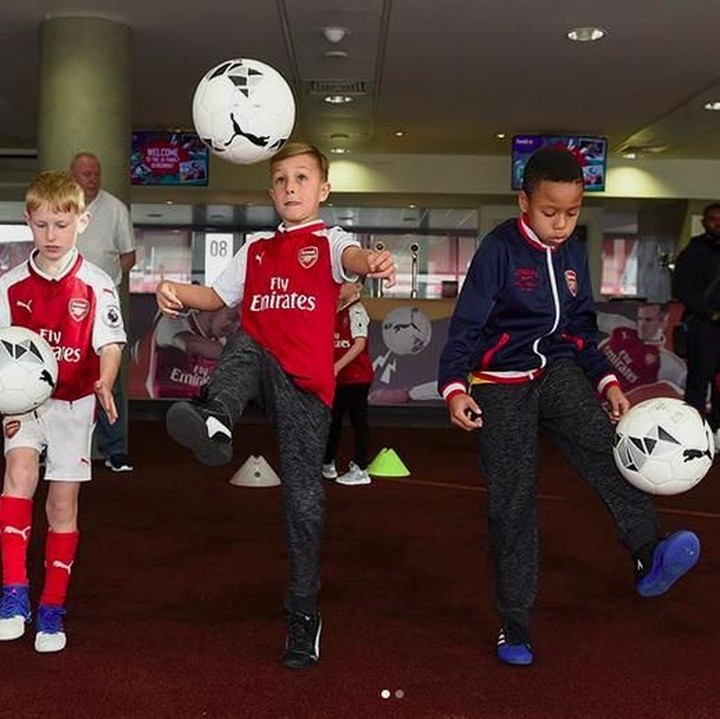 <p>Wuih sundulannya maut nih. He-he-he. (Foto: Instagram @juniorgunners)<br /><br /></p>