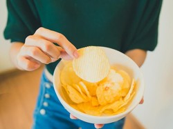 Ngemil Terus Selama WFH? Ini Cara Agar Kamu Nggak Naik Berat Badan