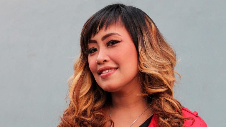 Lama tak terdengar, penyanyi Pinkan Mambo ternyata sudah punya enam anak.