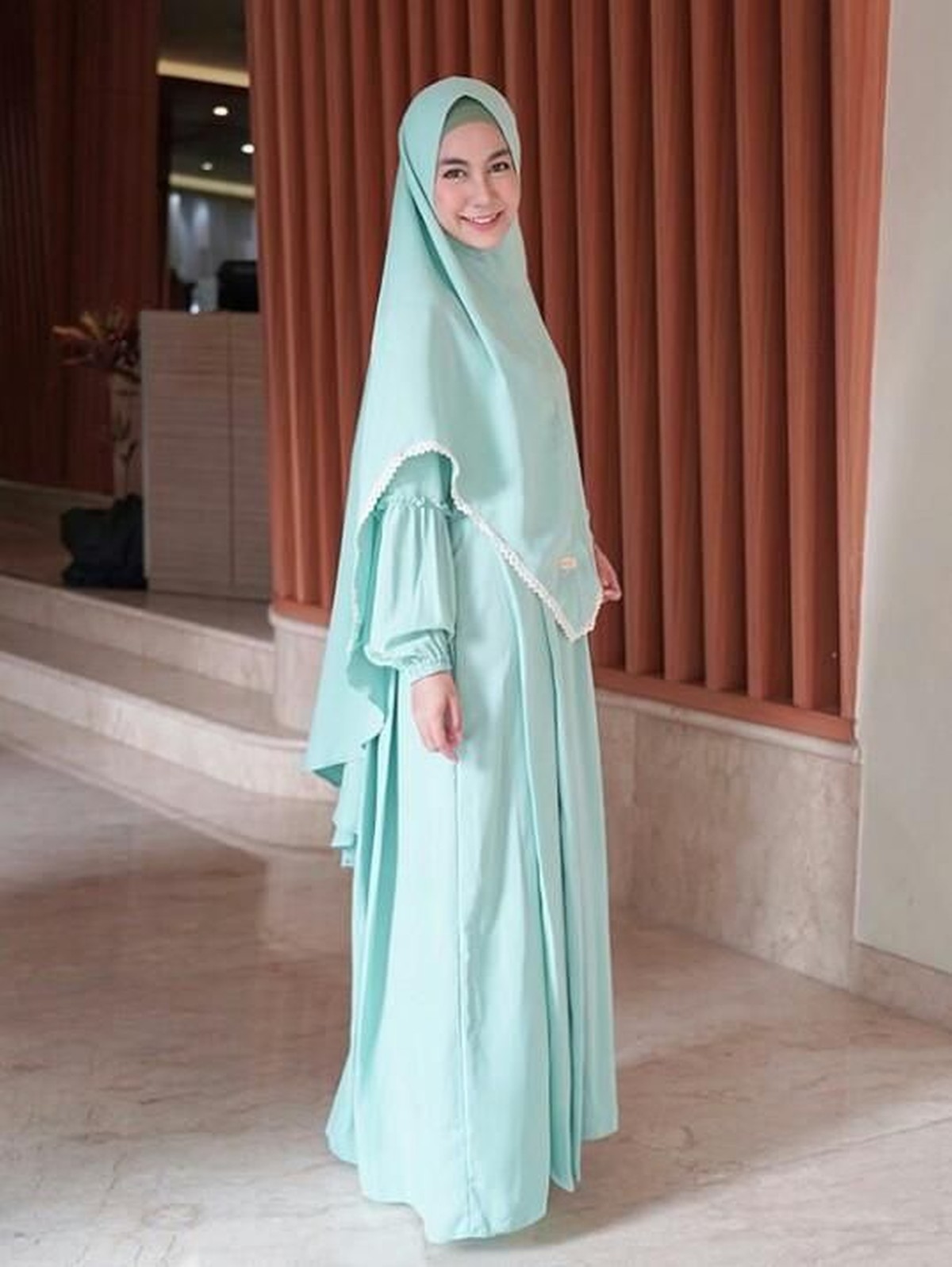 Mantan personel Cherrybelle&comma; Anisa Rahma&comma; memutuskan untuk mengenakan hijab sejak 2016 lalu&period; Meski sudah berhijab&comma; Anisa masih bisa tampil cantik dan modis&period;